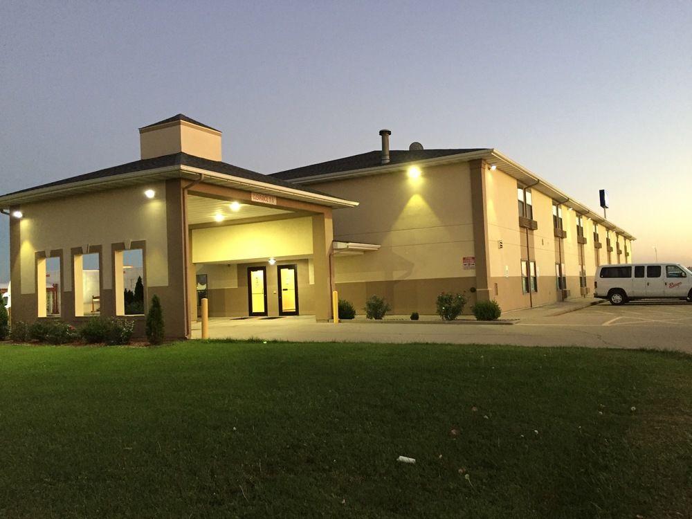Baymont By Wyndham Morton Hotel Bagian luar foto