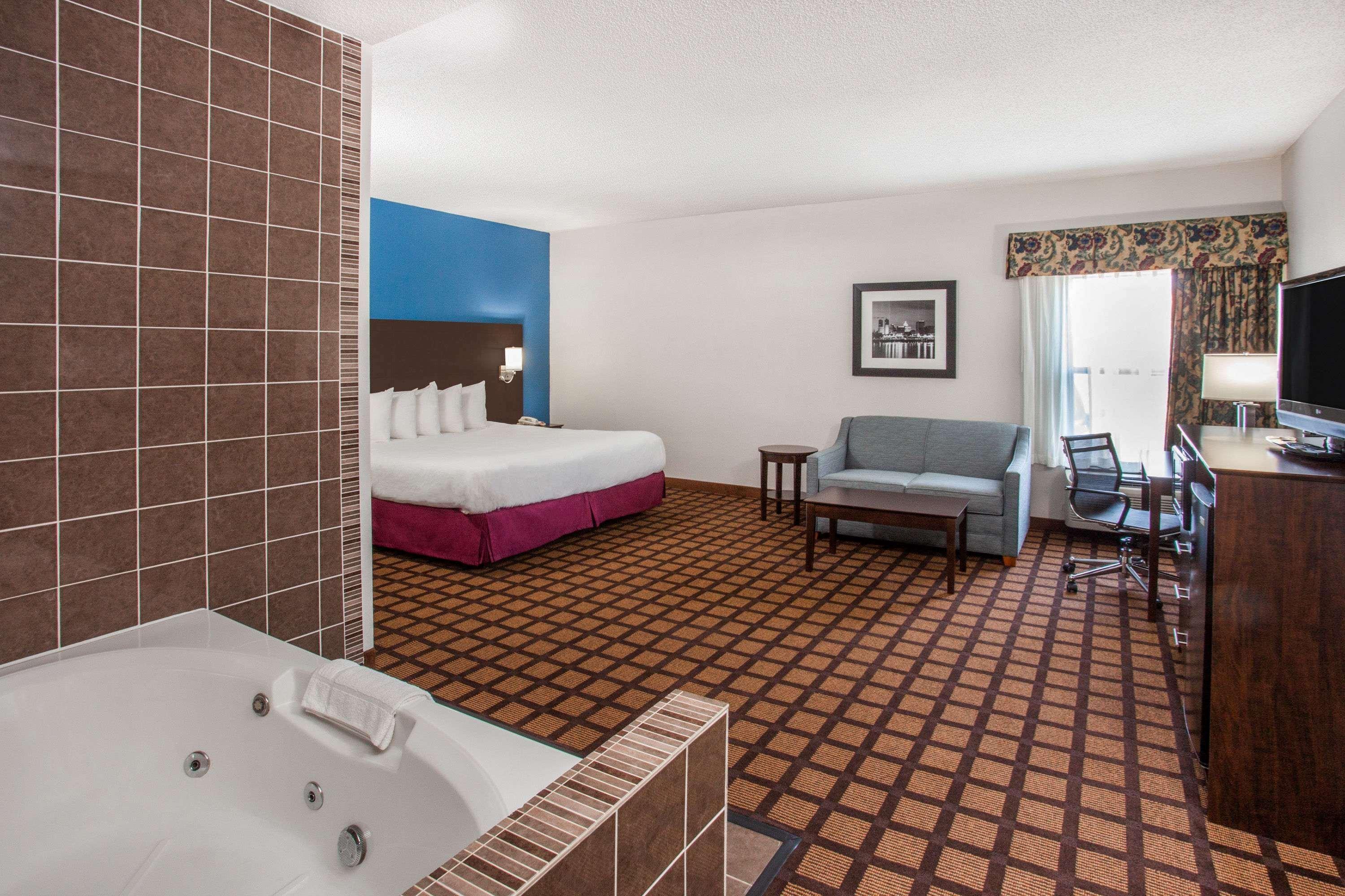 Baymont By Wyndham Morton Hotel Bagian luar foto