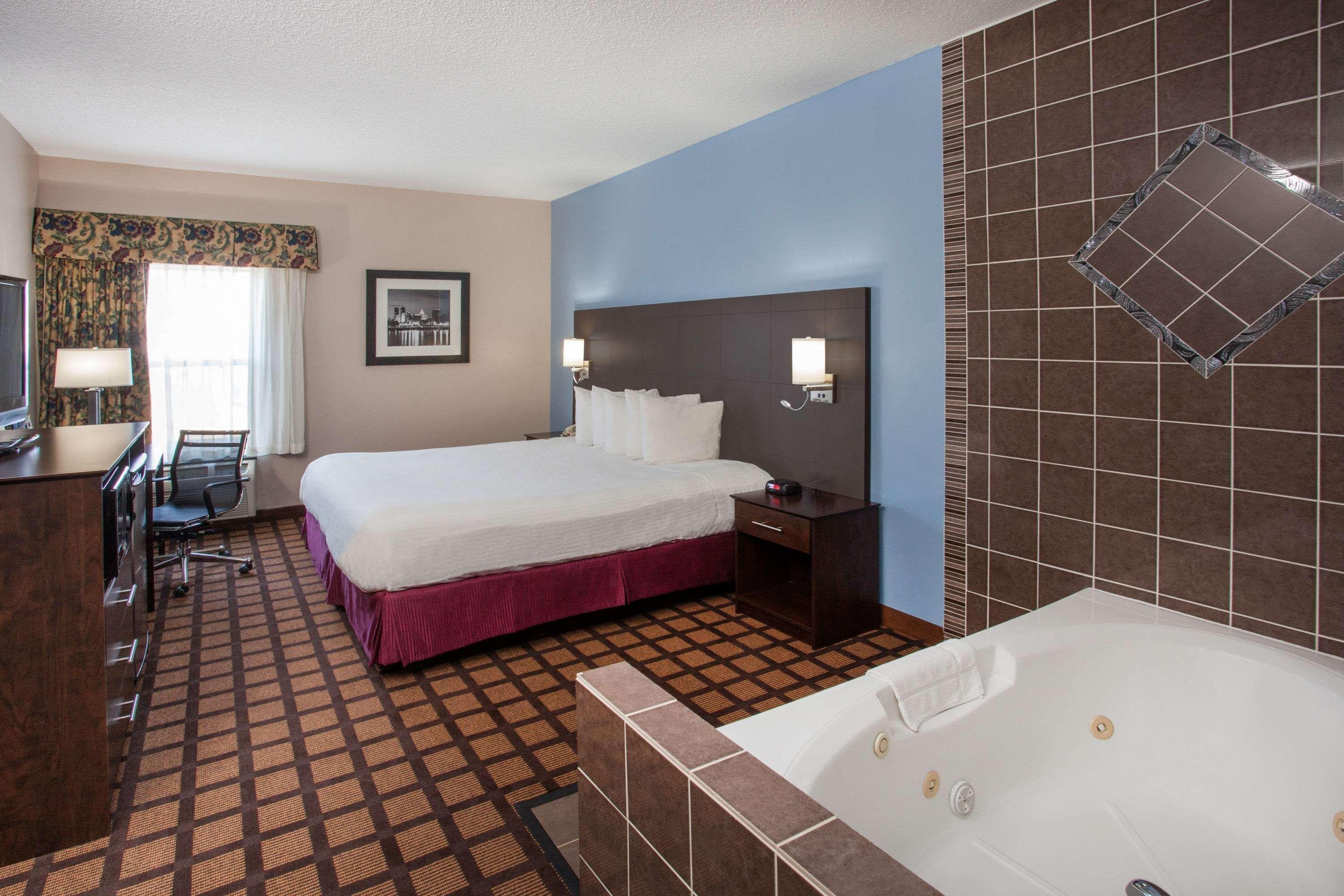 Baymont By Wyndham Morton Hotel Bagian luar foto