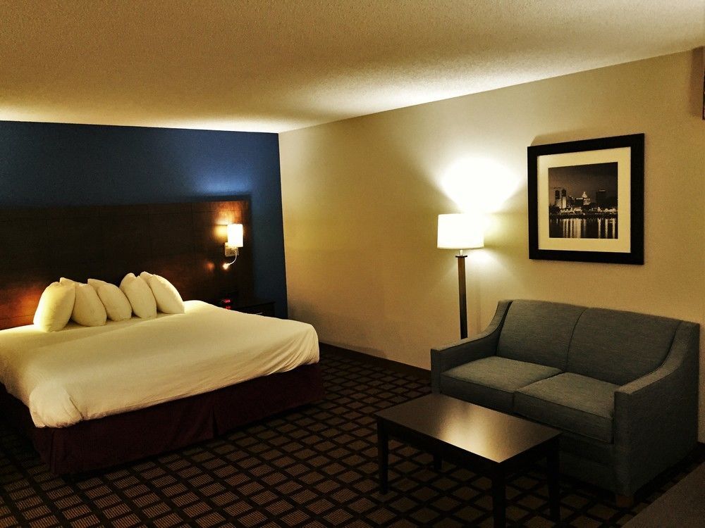 Baymont By Wyndham Morton Hotel Bagian luar foto